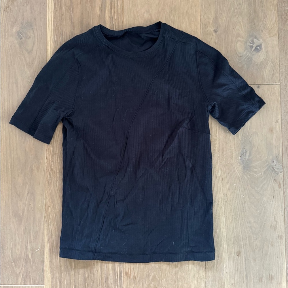 Lulu LAB tight black t-shirt